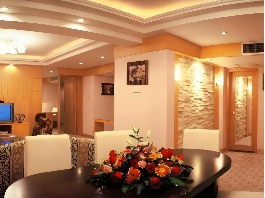 Golden Lustre Hotel Shenzhen Exterior photo